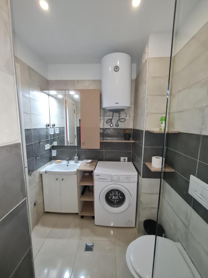 Sunny Apartment - Blloku Tirana, Near Lake Экстерьер фото