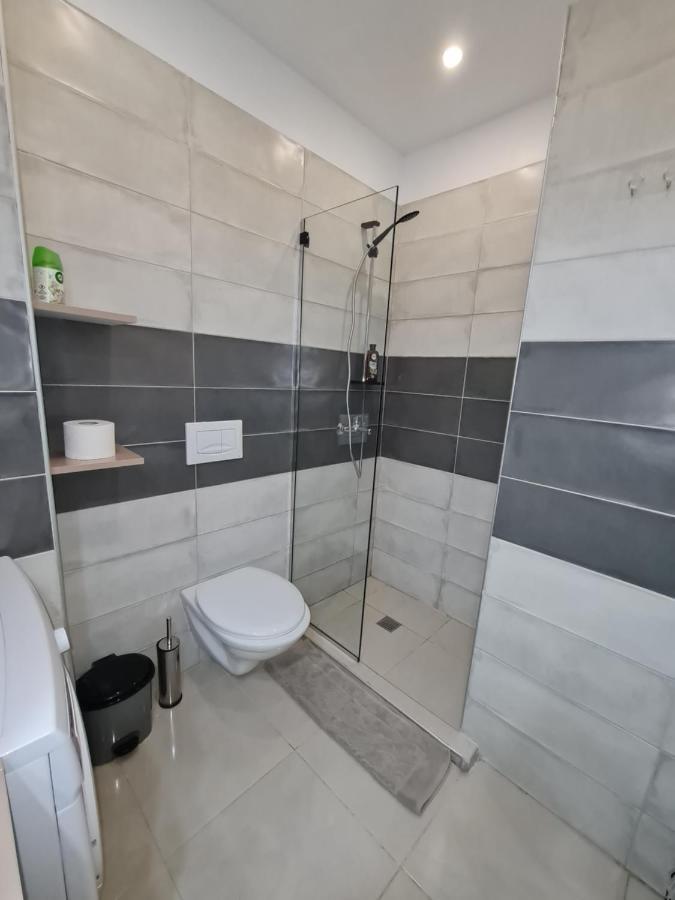 Sunny Apartment - Blloku Tirana, Near Lake Экстерьер фото