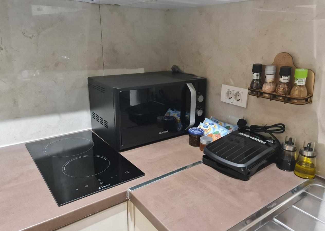 Sunny Apartment - Blloku Tirana, Near Lake Экстерьер фото