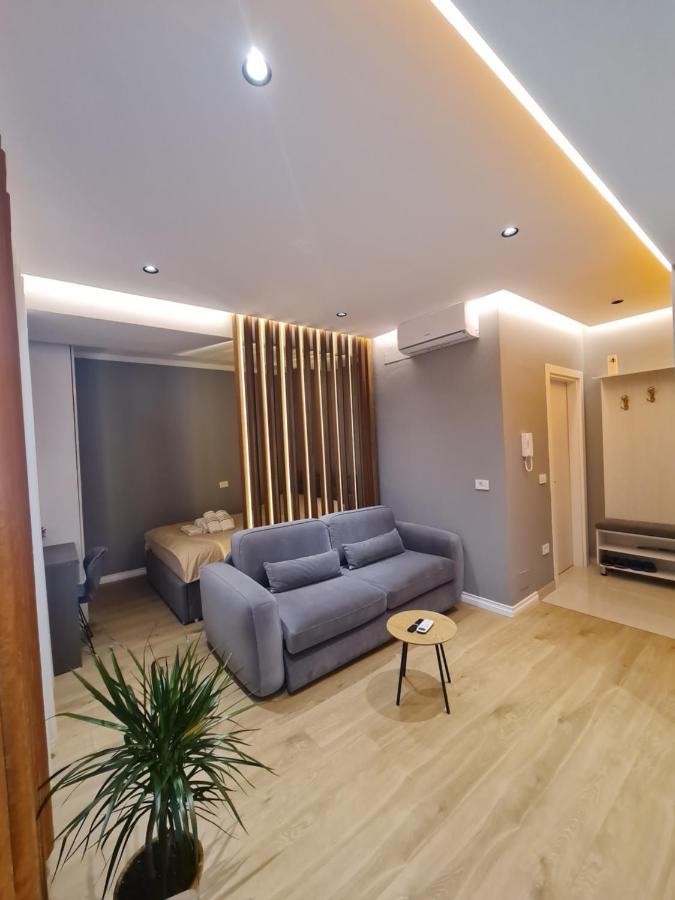 Sunny Apartment - Blloku Tirana, Near Lake Экстерьер фото