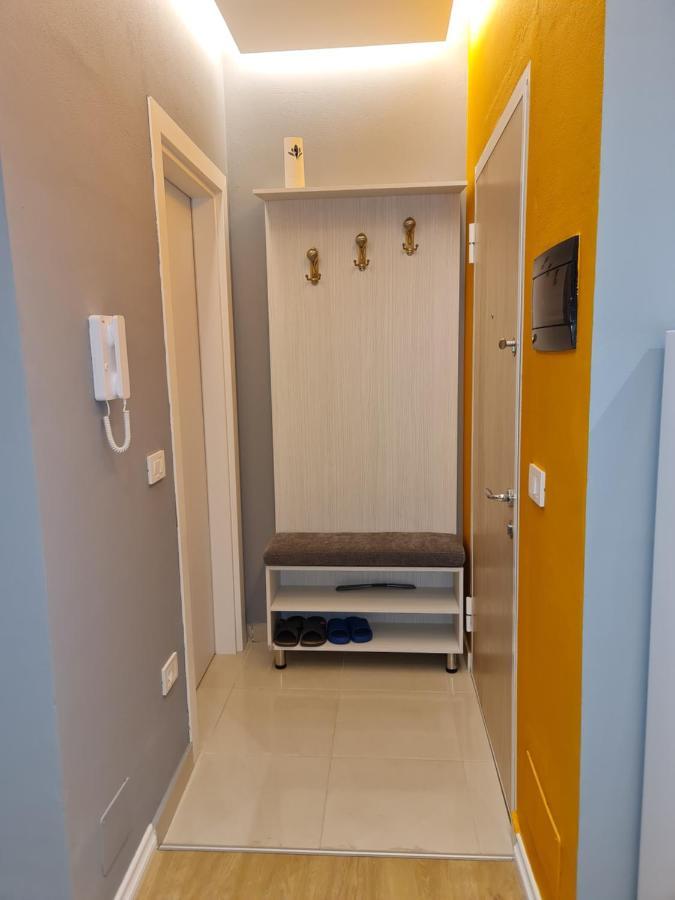 Sunny Apartment - Blloku Tirana, Near Lake Экстерьер фото