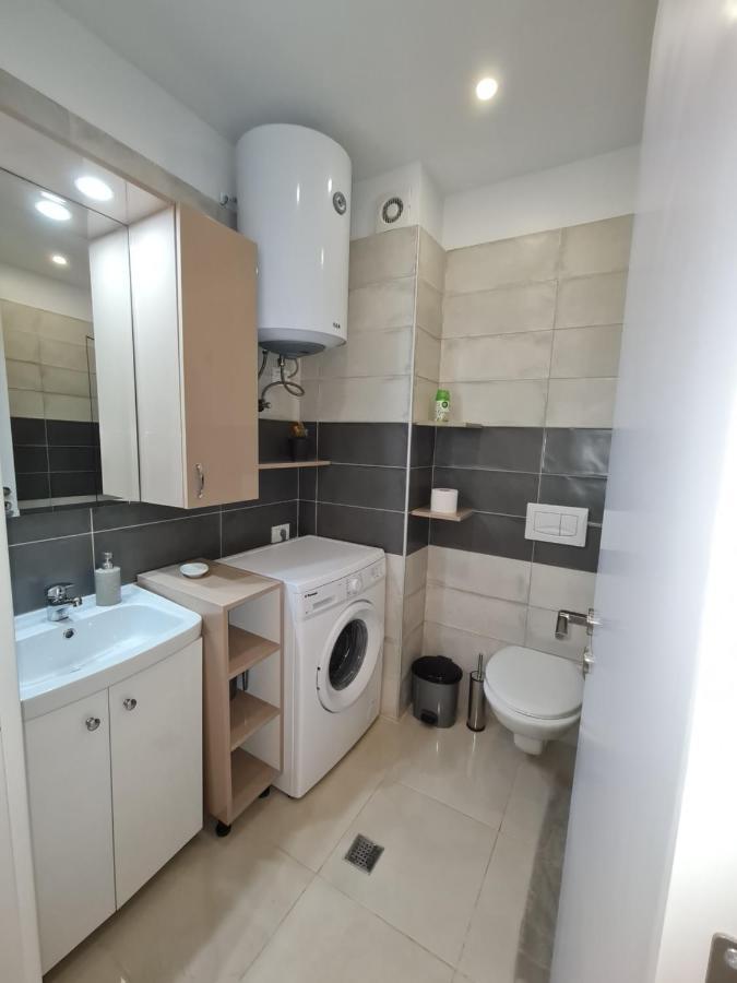Sunny Apartment - Blloku Tirana, Near Lake Экстерьер фото